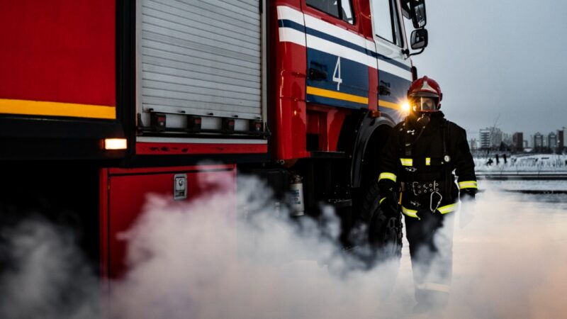 Apel Komendanta Powiatowego Państwowej Straży Pożarnej w Zgorzelcu: Bezpieczeństwo podczas prac rolnych to priorytet