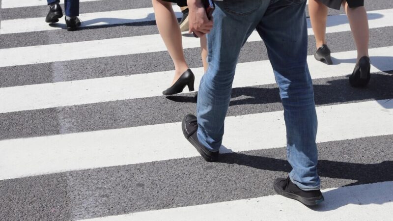 Kierowca Audi potrącił kobietę i uciekł. Policja szybko go ujęła