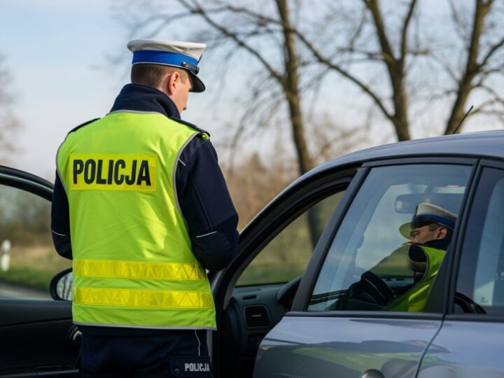Nietrzeźwy kierowca zderzył się z ogrodzeniem w Węglińcu