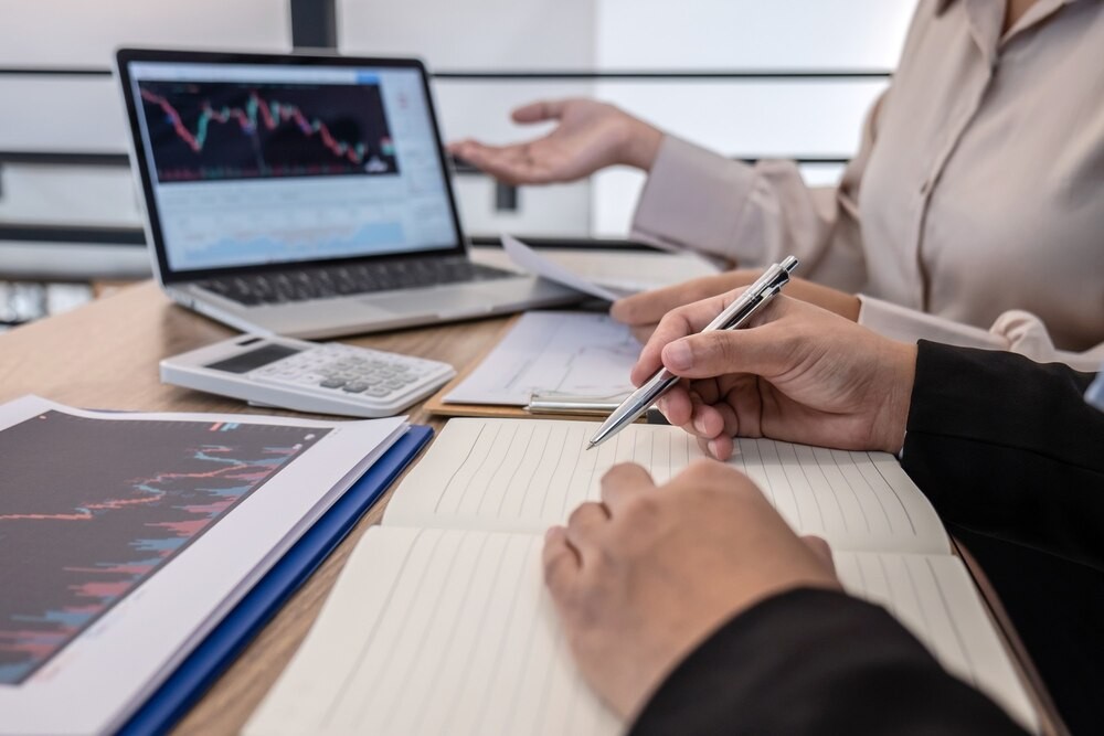 Urzędnicy dostarczają decyzje podatkowe na 2026 rok osobiście i elektronicznie