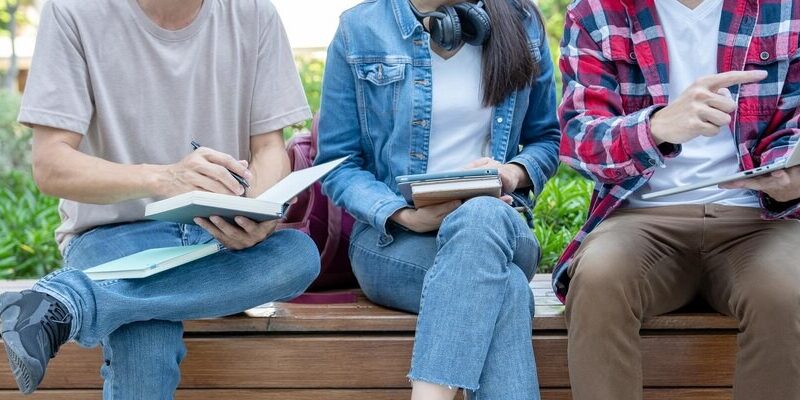 Lato z Biblioteką 2026: Kreatywne Wakacje dla Dzieci